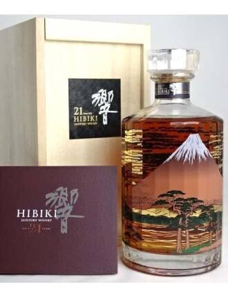 Hibiki (21 Jahre) in Holzbox