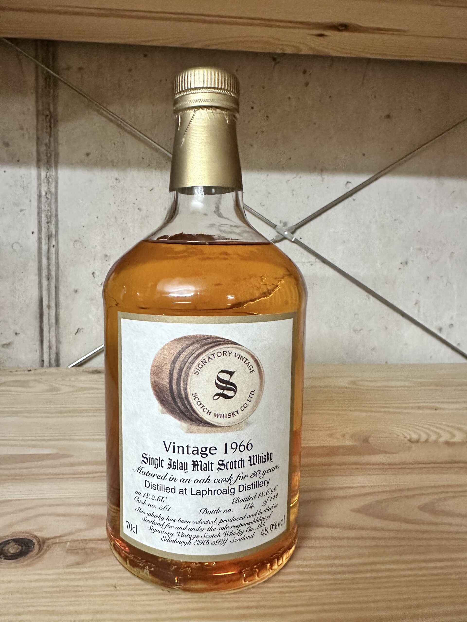 Laphroaig 1966 Signatory Vintage